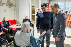 predsednik-vlade-robert-golob-je-obiskal-dom-starejih-obanov-ika_54965581968_o